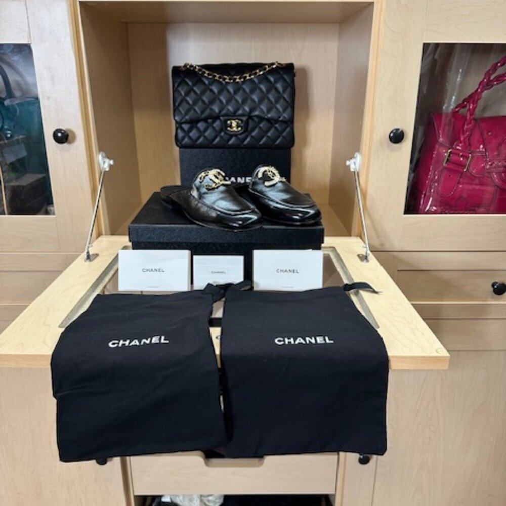 Chanel Interlocking CC Logo Leather Mules Women's Size 38.5 Brand New in Box